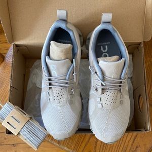 Cloud Waterproof Desert Lunar WOMENS asize 5.5 BRAND NEW. Never been worn.